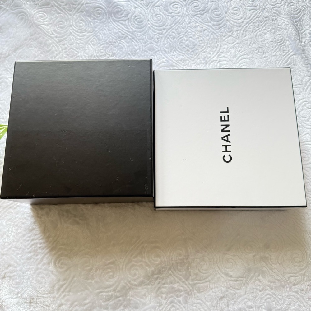Chanel Empty Gift Box Black & White – Authentic Packaging